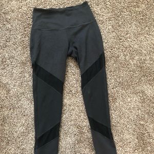NEVER WORN FULL LENGTH BEYOND YOGA LEGGINGS